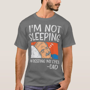 Camiseta Não Dormindo Estou Descansando Meus Olhos Pai Gord