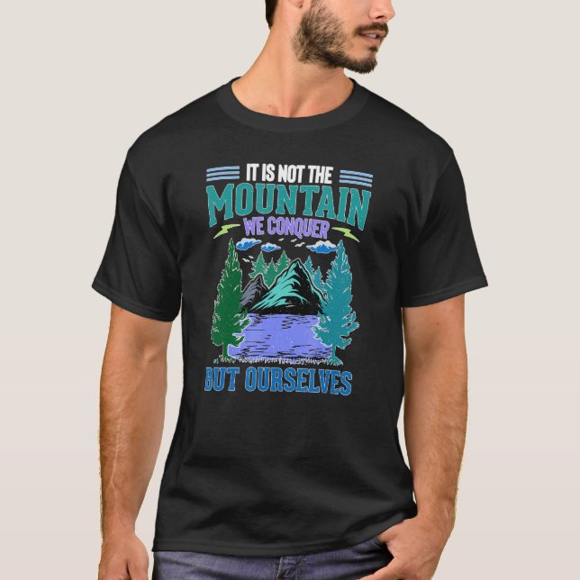 Camiseta Não É A Montanha Que Conquistamos, Mas Nós Próprio (Frente)