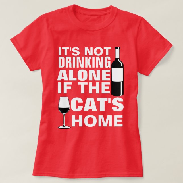 CAMISETA NÃO É BEBENDO SOZINHO SE A CASA DO GATO (Frente do Design)