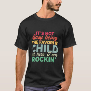 Camiseta Não É Fácil Ser A Criança Favorita - Sar Engraçado