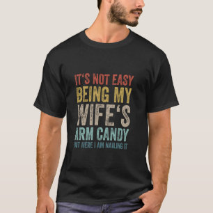 Camiseta Não é Fácil Ser o Acessório da Minha Esposa Trocad