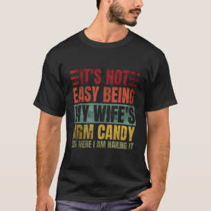 Camiseta Não É Fácil Ser O Meu Docinho De Braço, Mas Aqui E