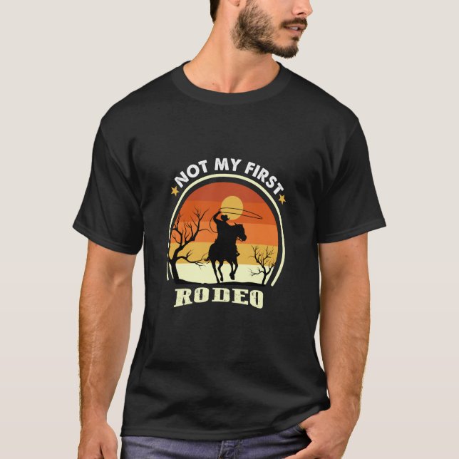 Camiseta Não é o meu primeiro rodeio (Frente)