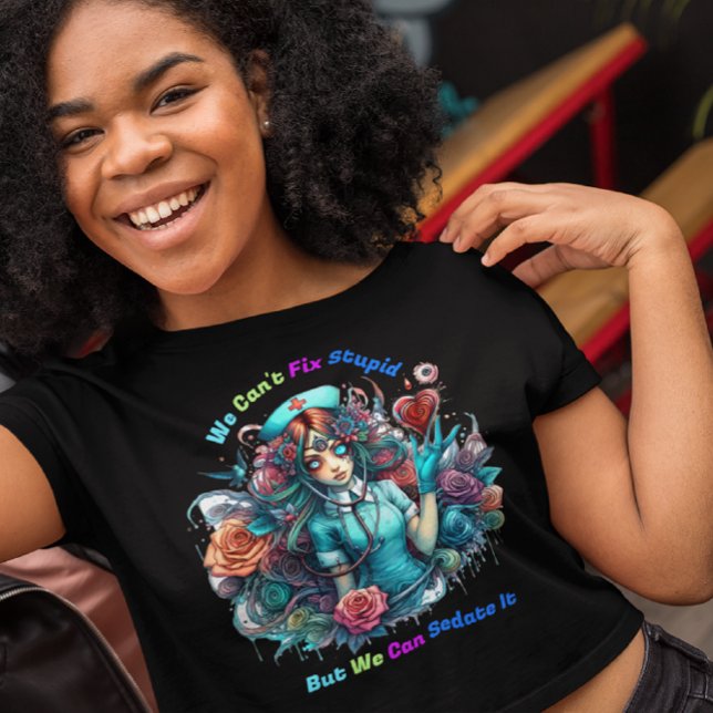 Camiseta Não é possível consertar o estúpido: a enfermeira  (Criador carregado)