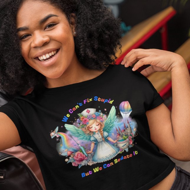 Camiseta Não é Possível Corrigir Estúpidos: Enfermeira Enca (Criador carregado)