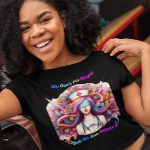 Camiseta Não é possível corrigir o estúpido, mas podemos se