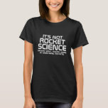 Camiseta Não é Rocket Science<br><div class="desc">Você está procurando uma maneira divertida e espirituosa de mostrar sua paixão por foguetes? Você quer impressionar seus amigos e colegas com seu conhecimento em engenharia aeroespacial? Se sim, você vai adorar esta camiseta que diz "Não é ciência de foguetes (a menos que o que você está fazendo é lançar...</div>