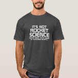 Camiseta Não é Rocket Science<br><div class="desc">Típica Negra e Branca Engraçada com o texto: Não é ciência de foguetes (a não ser que o que você está fazendo é lançar foguetes). Esta camisa é o presente perfeito para todos os seus amigos nerds</div>