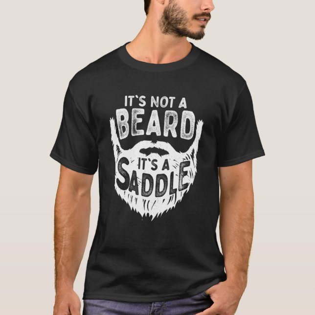 Camiseta Não é uma barba É um bigode barbudo de sela (Frente)