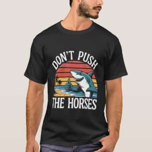 Camiseta Não Empurre Os Cavalos Funny Shark Retro