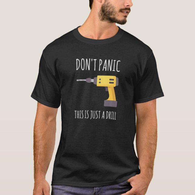Camiseta Não entrem em pânico Este é apenas um Drill Premiu (Frente)