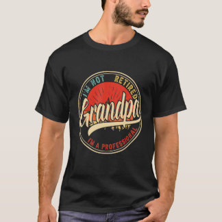 Camiseta Não estou aposentado, sou um vovô profissional eng