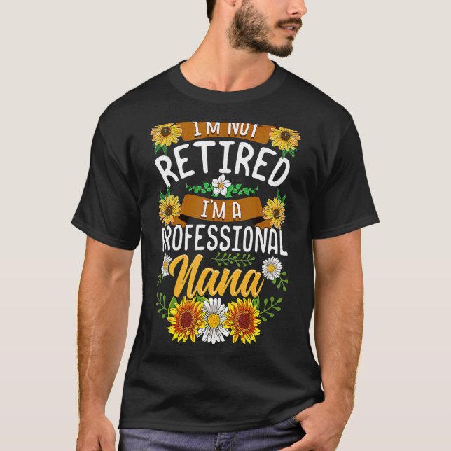 Camiseta Não estou aposentado sou uma Nana Mães profissiona (Frente)