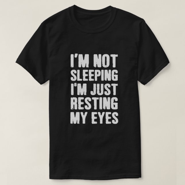 Camiseta Não estou dormindo. Estou descansando os olhos, T- (Frente do Design)
