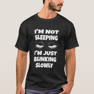 Camiseta NÃO Estou Dormindo, Estou Piscando Lentamente