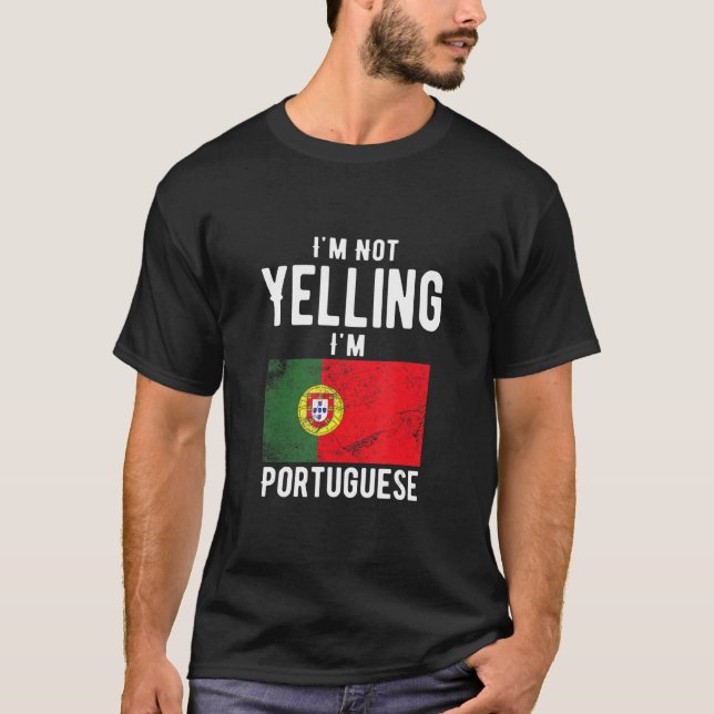 Camiseta Não estou gritando, sou da família portuguesa (Frente)