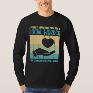 Camiseta Não Estou Julgando Você Sou Uma Assistente Social