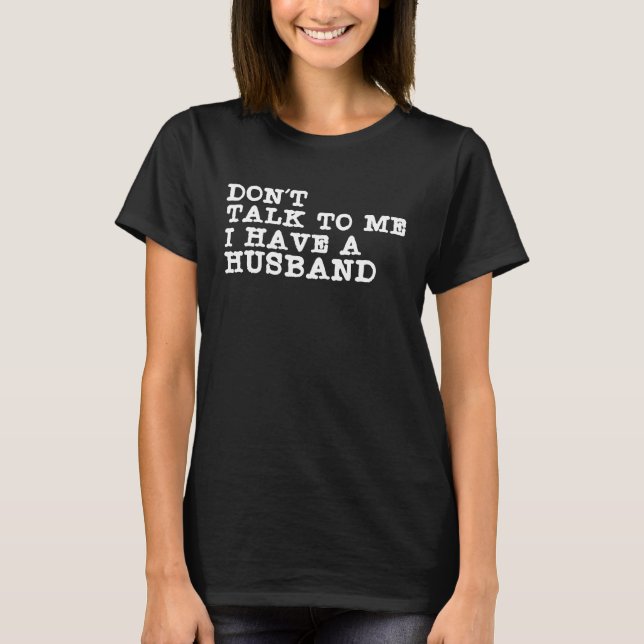Camiseta Não Fale Comigo Eu Tenho Um Marido (Frente)