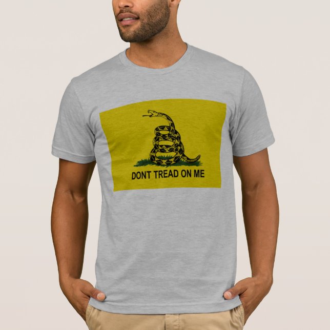Camiseta não faz - a passo-em-me-gadsden-bandeira (Frente)