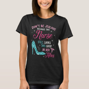 Camiseta Não Fique com Ciúmes Esta Enfermeira Ainda Parece