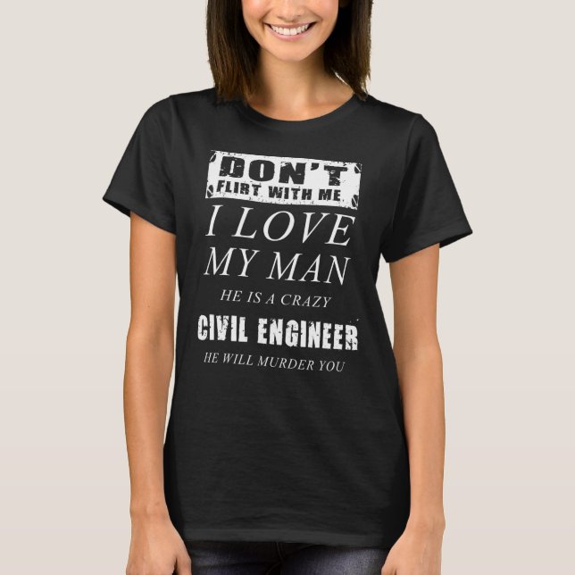 Camiseta Não flerte comigo Eu amo o meu homem. Ele é louco. (Frente)