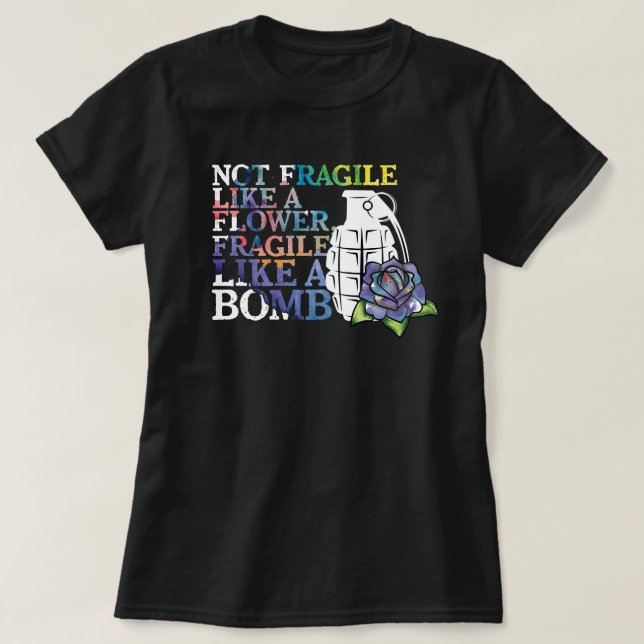 Camiseta Nao frágil como uma flor frágil como uma bomba (Frente do Design)
