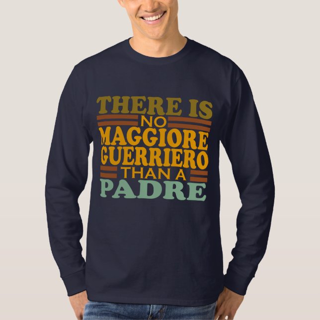 CAMISETA NÃO HÁ MAGGIORE GUERRIERO QUE UM PADRE. (Frente)