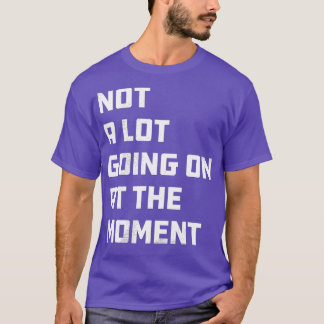 Camiseta Não há muita coisa acontecendo no momento branco e