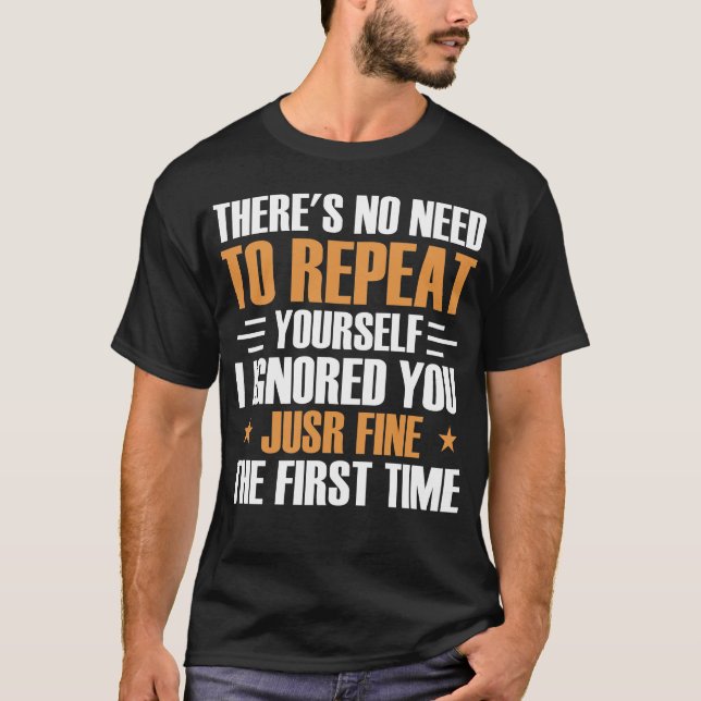 Camiseta Não há necessidade de se repetir Slogan Engraçado (Frente)