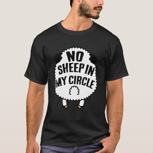 Camiseta Não há ovelhas no meu círculo de humor político en (Frente)