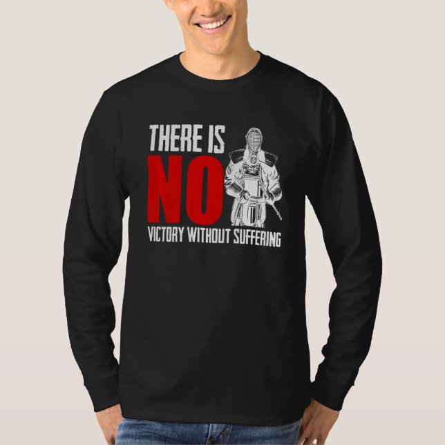 Camiseta Não Há Vitória Sem Sofrer A Luta Contra As Espadas (Frente)