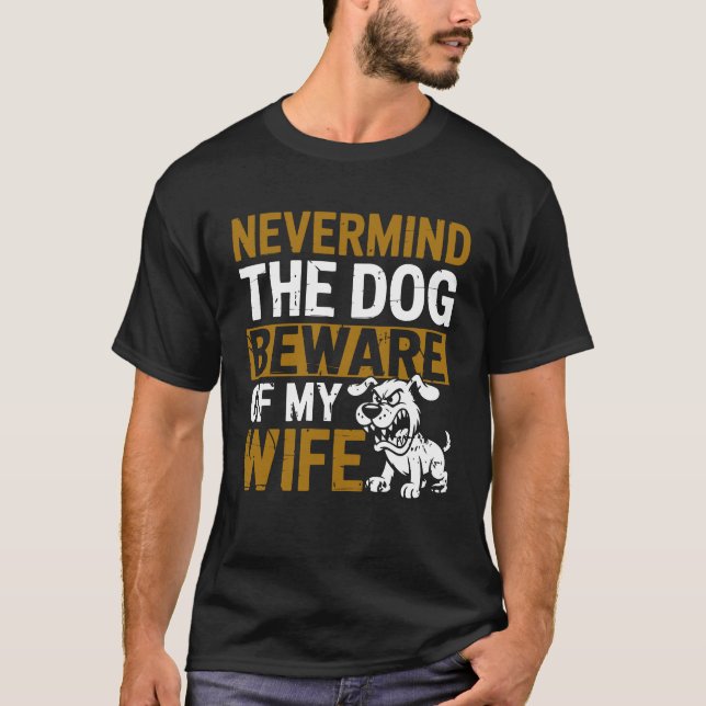 Camiseta Não importa o cão cuidado com o humor da minha fam (Frente)