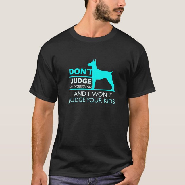 Camiseta Não Julgue Doberman Pincher (Frente)