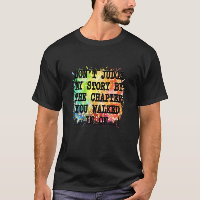 Camiseta Não julgue minha história por capítulo que você en (Frente)