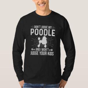 Camiseta Não julgue o meu poodle. Não julgo os teus filhos.