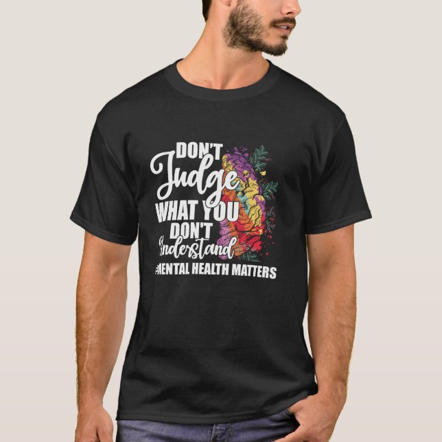 Camiseta Não julgue o que não entende saúde mental (Frente)