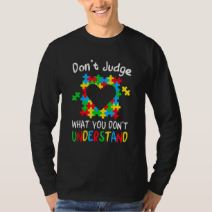 Camiseta Não julgue o que você não entende.