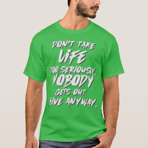 Camiseta Não leve a vida a sério Ninguém sai vivo