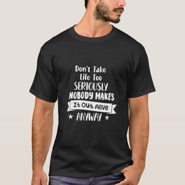 Camiseta Não leve a vida muito a sério Ninguém faz isso (Frente)