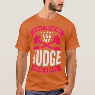 Camiseta Não Me Faça Usar A Minha Juíza Mãe Voz