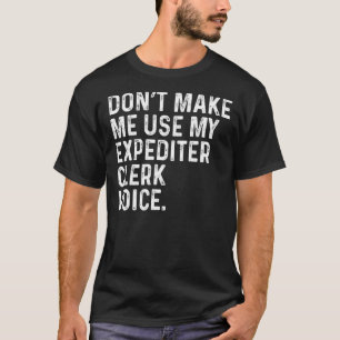 Camiseta Não Me Faça Usar Minha Voz de Funcionário Expedido