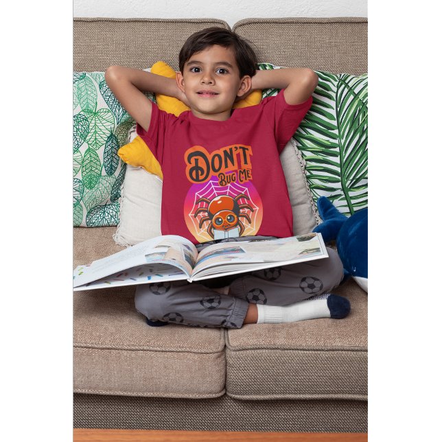 Camiseta Não me Inseto que estou lendo aranha bonita (Story time is serious business — even the spider says so.)