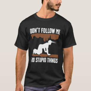 Camiseta Não me siga, faço coisas estúpidas em cavernas Esp