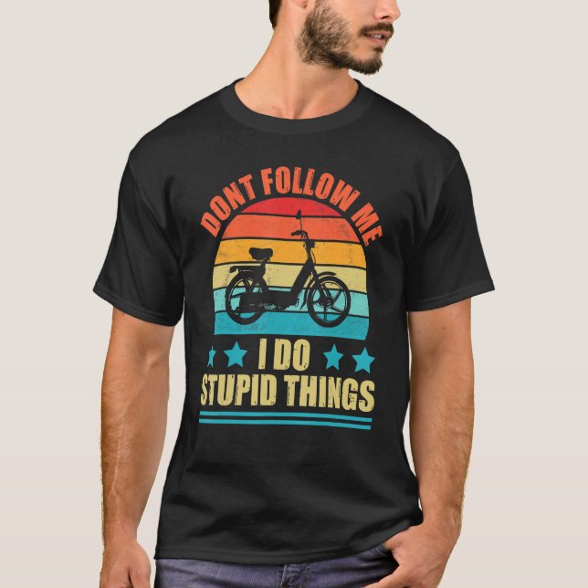 Camiseta Não me sigas eu faço coisas estúpidas e moto elétr (Frente)