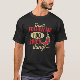 Camiseta Não me sigas, faço coisas picantes.
