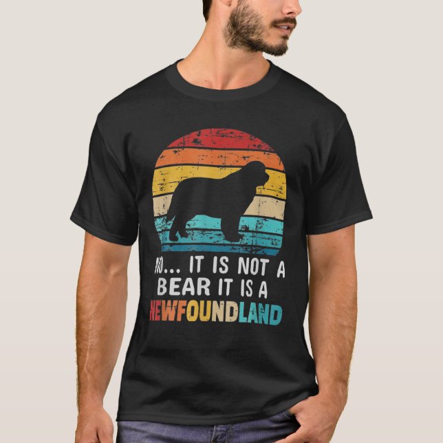 Camiseta Não, Não É Um Cão De Terra Nova Engraçado Pelo Urs (Frente)
