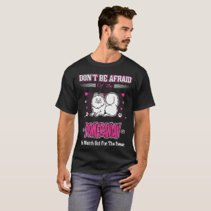 Camiseta Não o cão receoso de Pomeranian olha para fora o