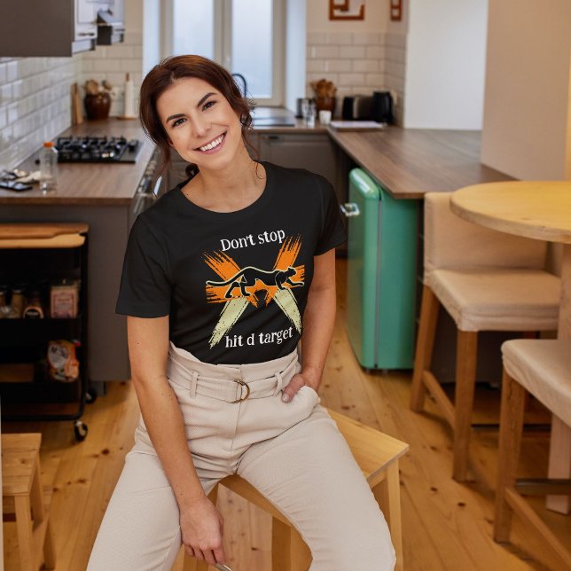 Camiseta Não pare de atingir o animal selvagem alvo (Criador carregado)