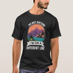 Camiseta Não Perturbe Estou Numa Linha Diferente Peixe Engr