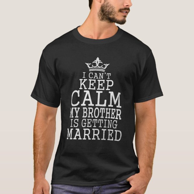 Camiseta Não posso ficar calmo, meu irmão vai se casar com  (Frente)